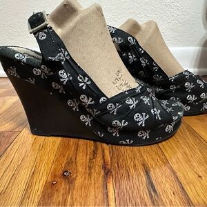 Very Volatile Black Skull Print Wedge Sandals